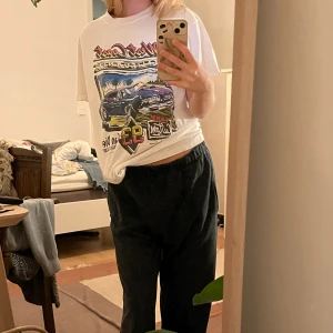 Graphic tee brandy - Säljer min fina lite oversized brandy tröja då den inte kommer till användning längre 💗