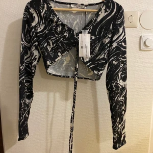 Tröja från na-kd  - Tröja från na-kd. Storlek M men skulle mer säga att den är som en liten S/XS. 