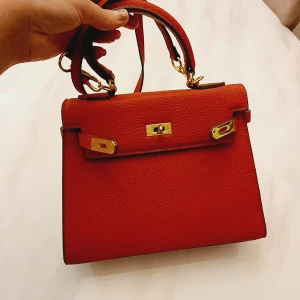 Väska - Väskan är inte äkta