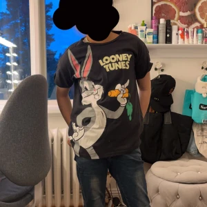 Looney tunes t-shirt - En fin t-shirt som är använd några gånger.