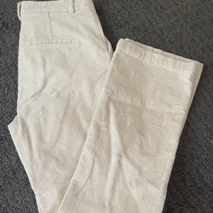 manchester byxor - Manchester byxor från bikbok i storlek S. Aldrig använda. 