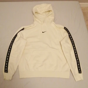 Nike Hoodie M - Nike hoodie Ny skick. Köpare står för frakt 
