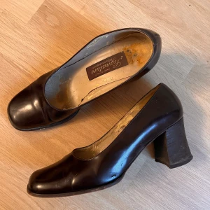 Vintage klackar - Super söta bruna klackar, mycket slitning på insidan med syns inte när man har på