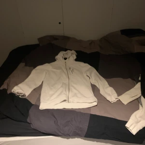 Sailracing Hoodie  - Sailracing hoodie vit storlek s haft den t typ ett halv år