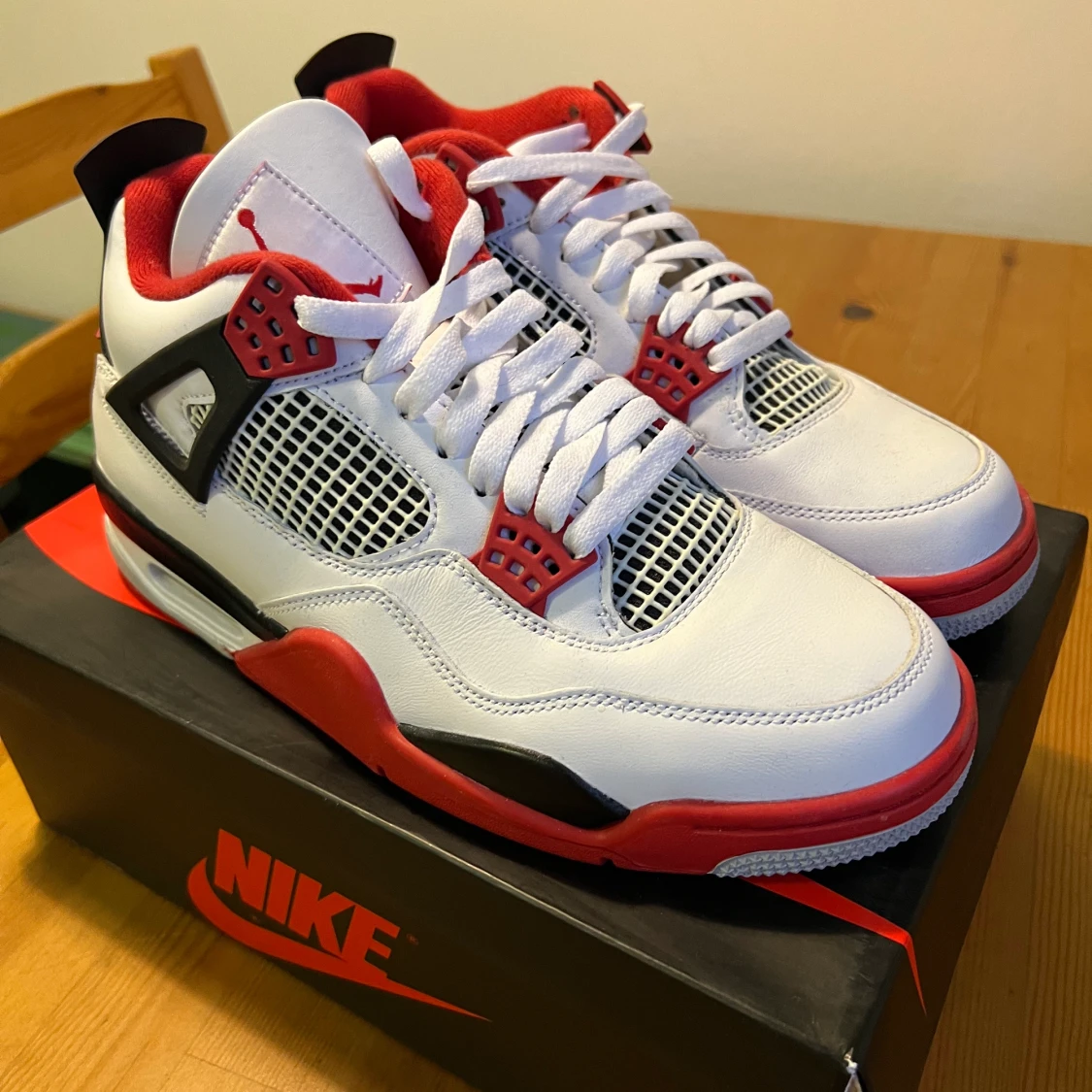 Jordan 4 fire red 2020