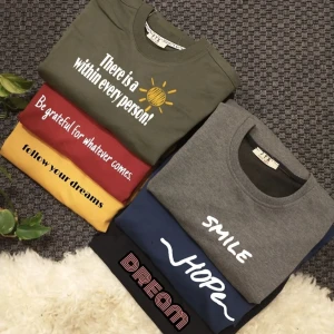 Tröja - Tröja Du kan lägga till ditt egen skapelse text. storlek :S,M,L Pris:180 kr For order skicka DM📨  Olika färg 