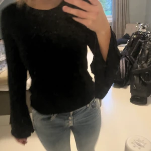 Nly trend tröja med trumpetärmar - Nly trend tröja med trumpetärmar