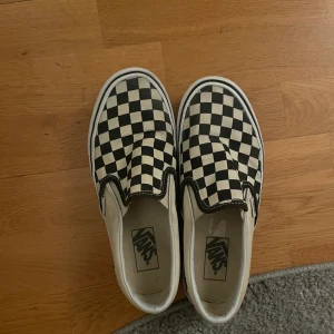Vans - Ett par sparsamt använda vans. Skriv gärna för fler bilder. Kan både mötas upp och frakta 