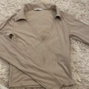 Urringad trendig tröja - Mycket din tröja köpt från Nelly men kom aldrig till användning💕