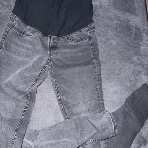 Gravid jeans byxor storlek 36 - Gravidbyxor