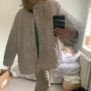 Kappa hm strl M - Säljer denna jacka från hm i strl M ! Supersnygg och trendig💕💕