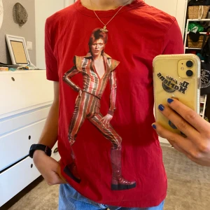 T-shirt David Bowie - T-shirt med David Bowie 😍