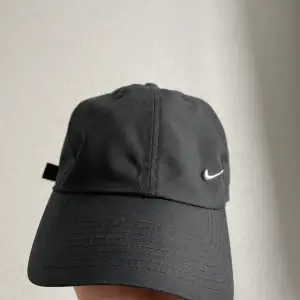 Nike keps 100kr