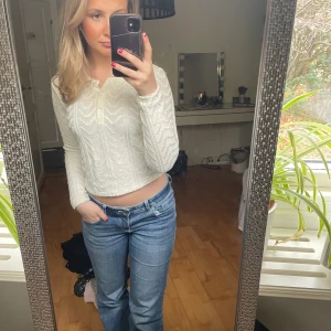 Zara topp - Snygg zara topp  Sitter jättesnyggt  Använd fåtal gånger därav ny