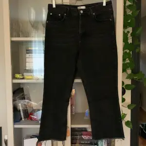 Svarta Flare jeans från Gina💕 Kläderna är utsorterade och kan därför inte erbjuda bilder med dem på❤️