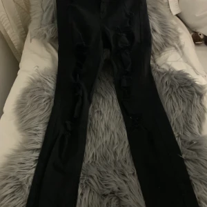 Jeans  - För små för mig, så testar sälja dem.