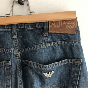 Armani Jeans - Skitsnygga blåa armanijeans köpta i Bryssel. Jättefint skick! 