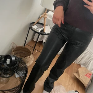 Skinnbyxor från zara  - Storlek M. Aldrig använda.