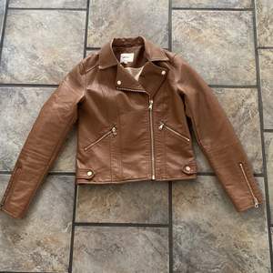 Brown jacket made from polyester 