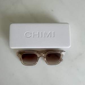 intressekoll på mina solglasögon från chimi i modellen 04!! köpta för 1200 för nån månad sen, så inte hunnit använda dem än 🫶🏽 