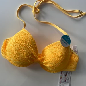 Ny bikiniöverdel! - En helt ny bikiniöverdel från new yorker, säljs pågrund av att den inte passar mig. Den är i storlek 75C. Nypriset var 159kr, men säljer för 70kr. 