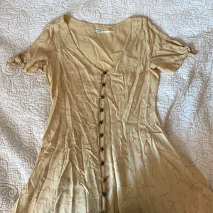 klänning urban - ursäkta skrynklet!! assöt klänning från urban 