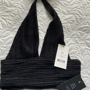 Topp Na-kd - Topp från Na-kd. Aldrig använde, lapparna finns kvar 100kr+frakt 💙