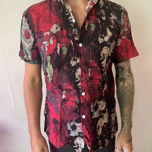 Skjorta från shein  - Bra splatter plagg för vardagligt bruk! Xl jag är 183 cm. 