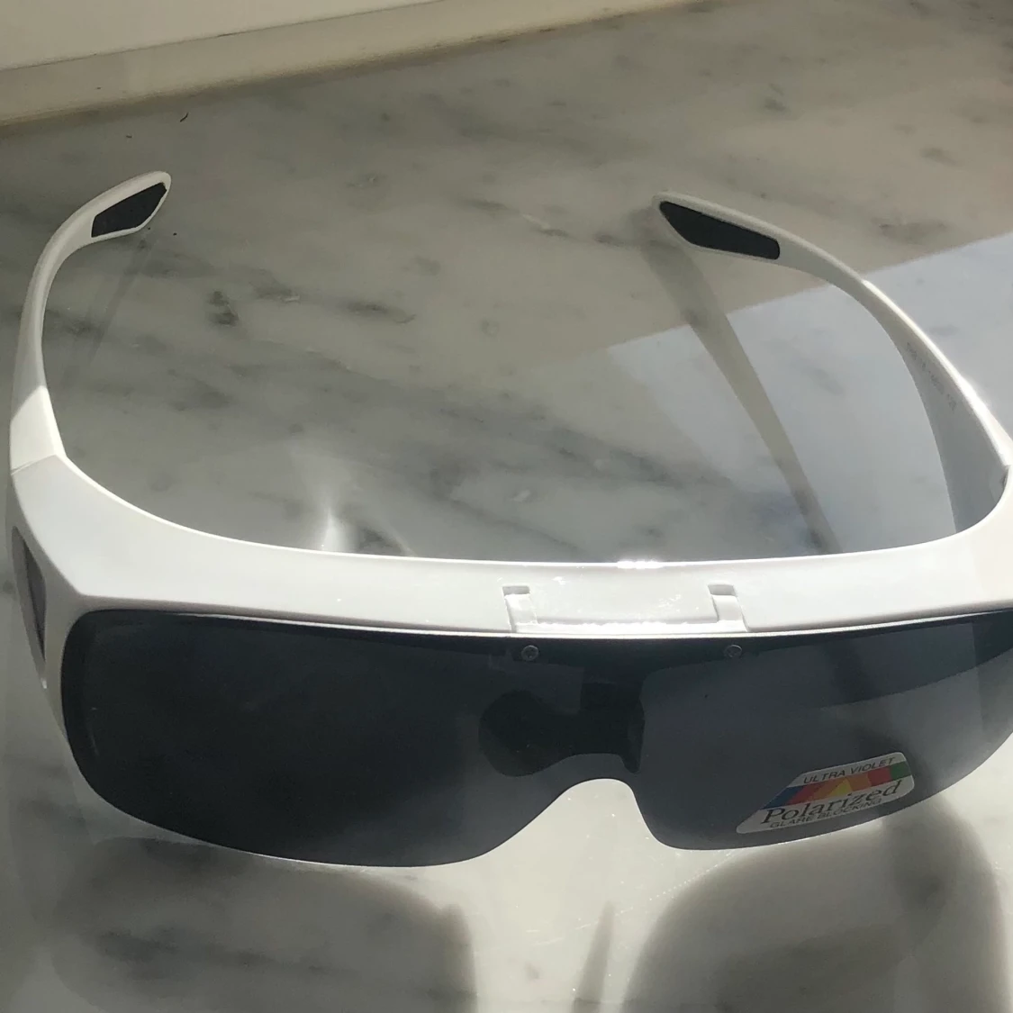 Vita solglasögon  - 91