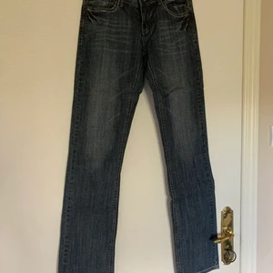 Lowrise jeans - 250kr+frakt! Sköna och stretchiga jeans! Frågor eller mer bilder på dm! Spårbar frakt!
