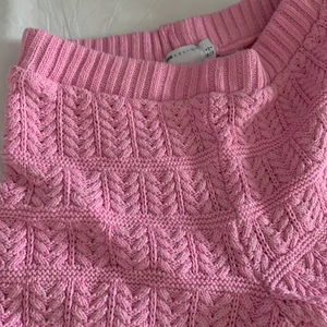 Rosa Stickade Shorts  - Rosa stickade shorts från Asos Design! Endast testade,  nyskick. Perfekt till sommaren! 