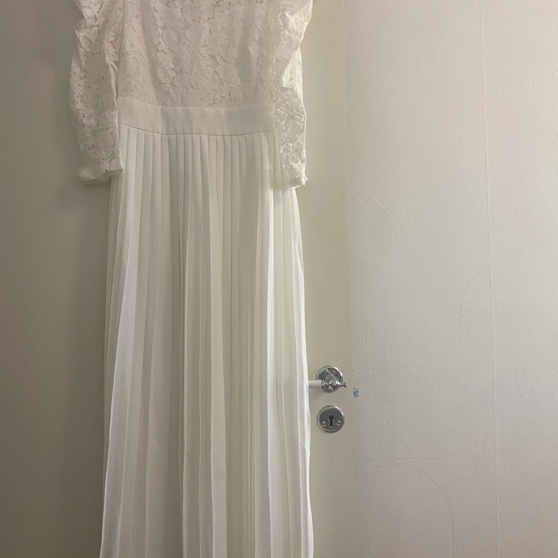 Vit studentklänning/balklänning oanvänd - 90