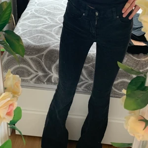 D R.  D E N I M - säljer svarta dr denim jeans då de är för små för mig nu <3 frakt tillkommer 