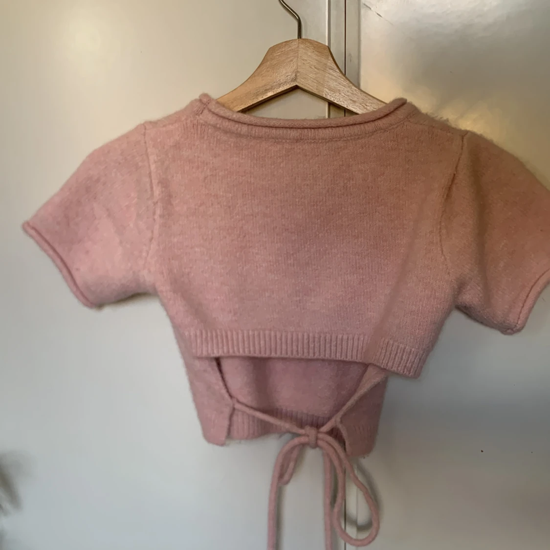 STICKAD TRÖJA MED ÖPPEN RYGG💘 - 90