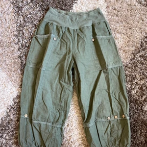 Trekvarts byxor linne - Jättesköna, perfekt att göra yoga i eller bara ha när som.