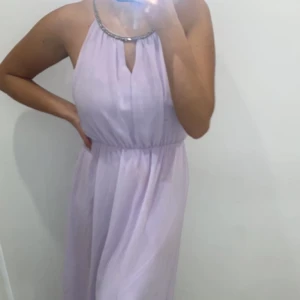 Bal klänning - Balklänning i ljuslila lång