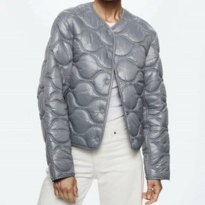 Mango jacka  - Super fin vårjacka i nyskick helt slutsåld nypris är 600❤️ använder bara köp direkt.