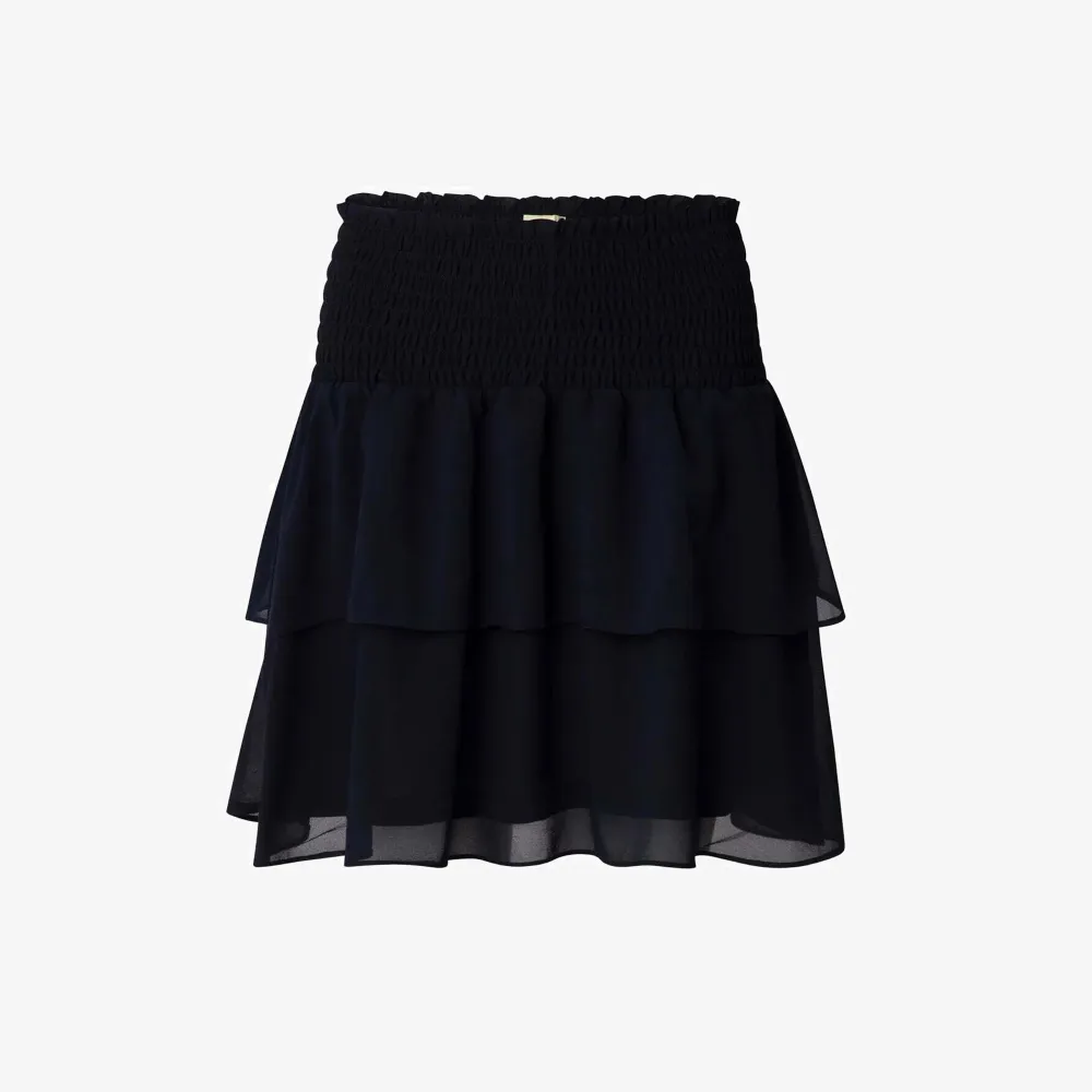 Säljer denna superfina kjol från Chelsea. (Lånade bilder, kom priv för mer). Nypris 400kr, kan användas som både kjol och topp. (Pris kan diskuteras, köparen står för frakt)❤️❤️❤️😊🛍. Kjolar.