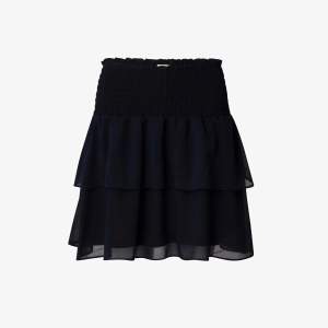 Säljer denna superfina kjol från Chelsea. (Lånade bilder, kom priv för mer). Nypris 400kr, kan användas som både kjol och topp. (Pris kan diskuteras, köparen står för frakt)❤️❤️❤️😊🛍