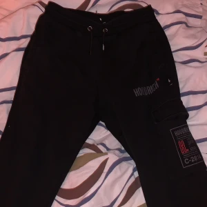 Hoodrich byxor  - Knappt använda hoodrich byxor i storlek S bra skick inte slitna 