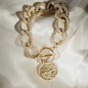 Safira x Petra Tungården Armband - 24K GULDPLÄTERAT ARMBAND Nypris 1999 :-  Från Petra Tungårdens kollektion med Safira, säljs inte längre. Lånad första bild.