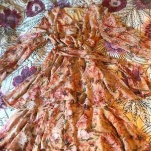 Säljes!  -  Elegant, vacker o söt 😍  Stl M, chiquelle  Material: 100% polyester   OBS Fraktar ej  Finns att hämta på Sollentuna, Häggvik   Hör bara av dig till mig ifall du är självsäker !