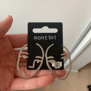 Örhängen - Helt oandvända örhängen från ur och Penn.