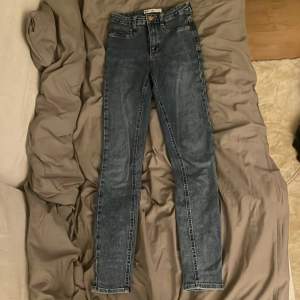 skinny jeans från gina trico köpta förra vintern använda en gång☺️köparen står för frakten 