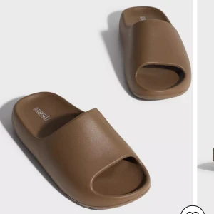 Nly sommar sko - Säljer dessa jätte sköna och snygga tofflorna, perfekta till sommaren 💓 nypris: 250kr men säljer dem för minst 200kr 🌸