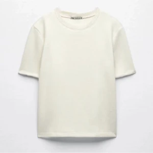 Zara tröja - Säljer denna super fina tröja från zara då den inte kommer till användning❤️