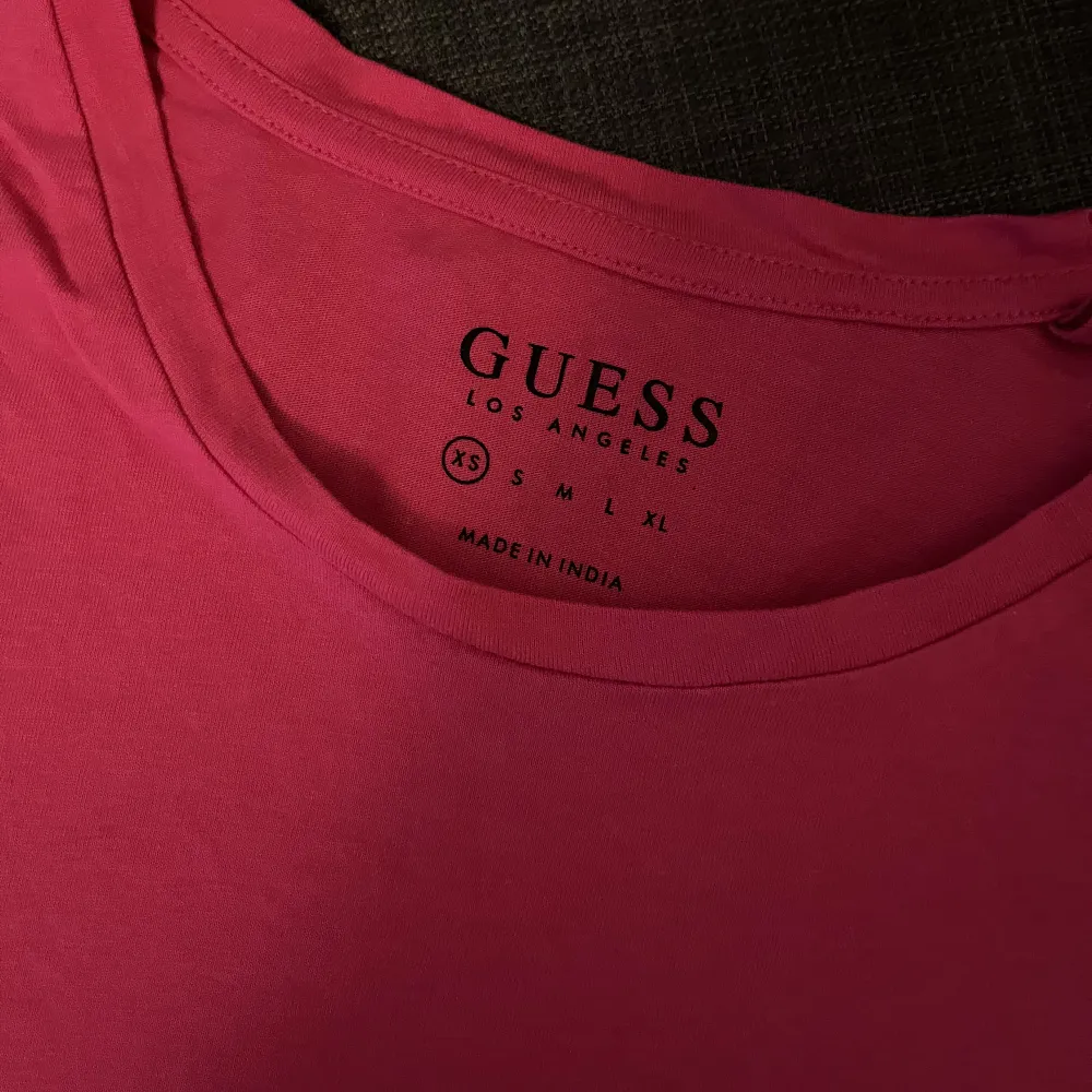 New guess tshirt, I worn once, size xs. T-shirts.