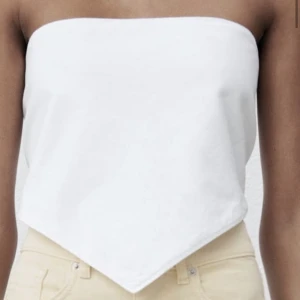 bandeau topp i jeans  - Jättefin topp från zara som är i demin💕 Öppen i ryggen med knyte🫶🏼