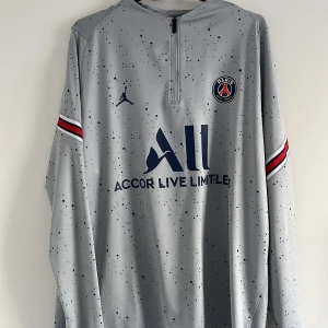 Psg kofta  - Aldrig använd för stor på mig  Storlek - XL Skick - oanvänd 