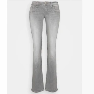 Söker 👀  - Söker dessa lbt jeans i grå❤️ skriv gärna om ni har 🫶🫶